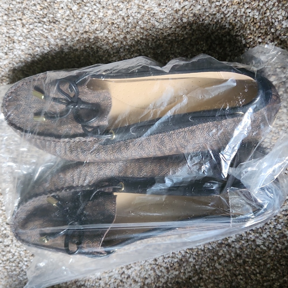 BRAND NEW MICHAEL KORS SHOES